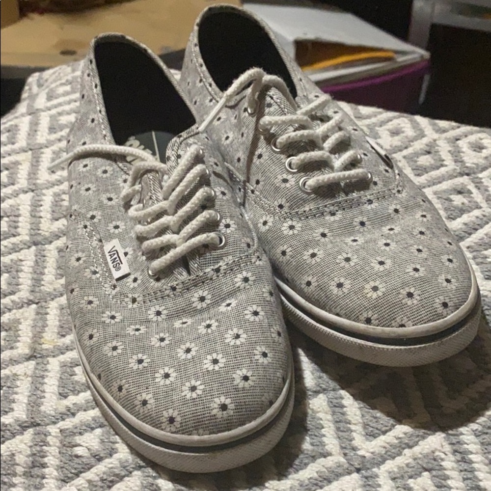 Grey checkered vans with daisy print